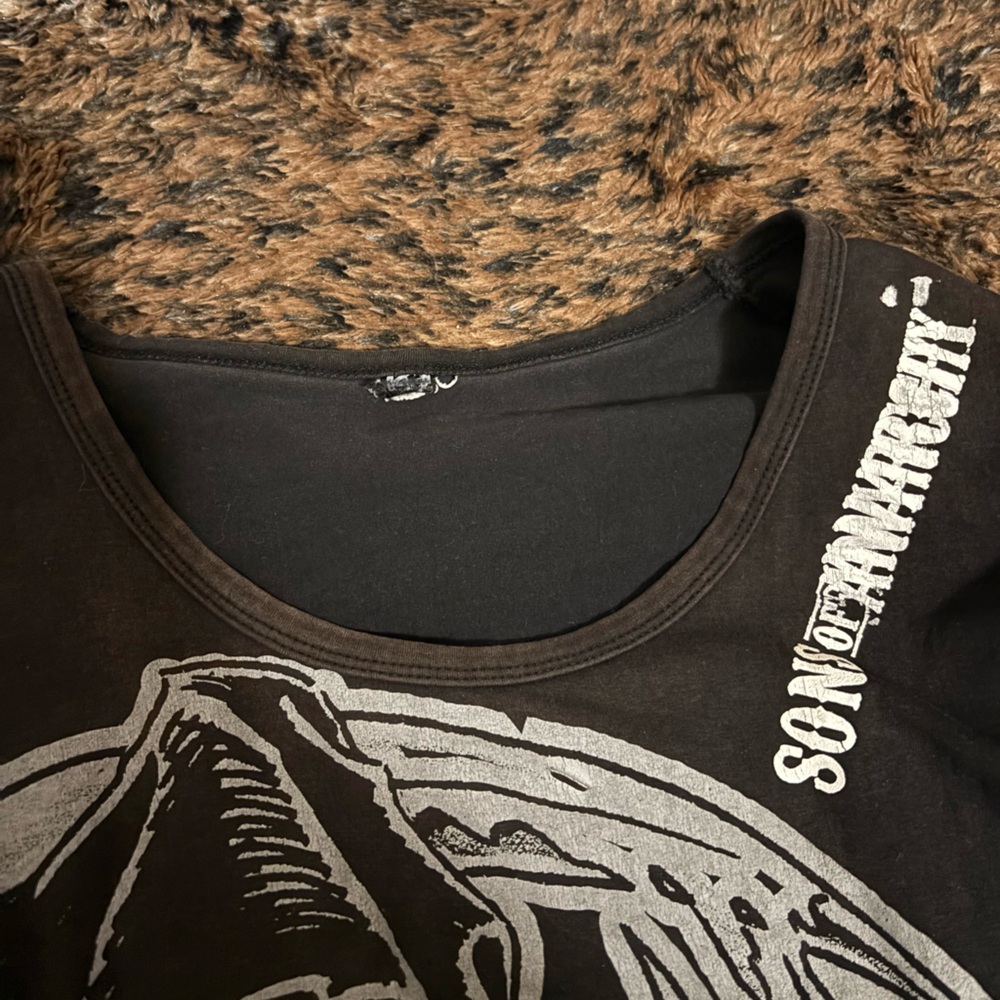 Women's Black Graphic Long Sleeve Skull Tee - Picture 4 of 6